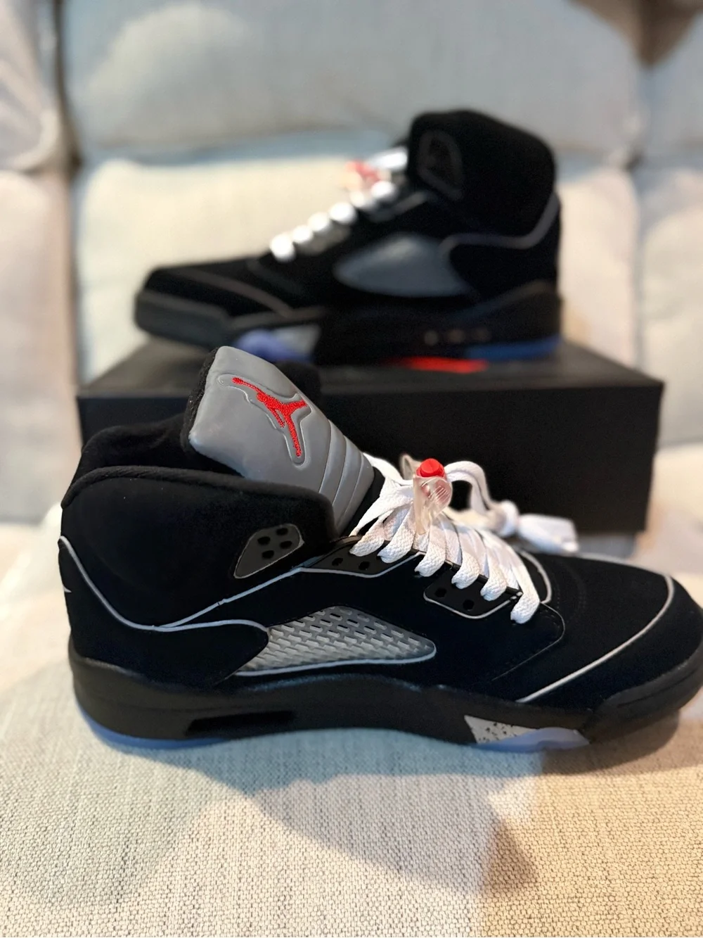 Air Jordan 5 “Black Metallic” – Sneaker Listing